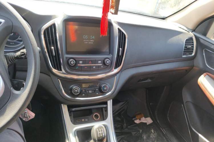 Used Baojun 560 2015 1.8L Manual Elite Edition Audio And AC Panel