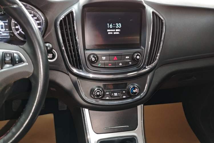 Used Baojun 560 2015 1.8L manual luxury version Audio And AC Panel