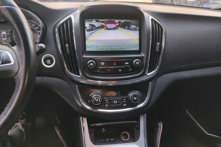 Used Baojun 560 2015 1.8L manual luxury version Audio And AC Panel