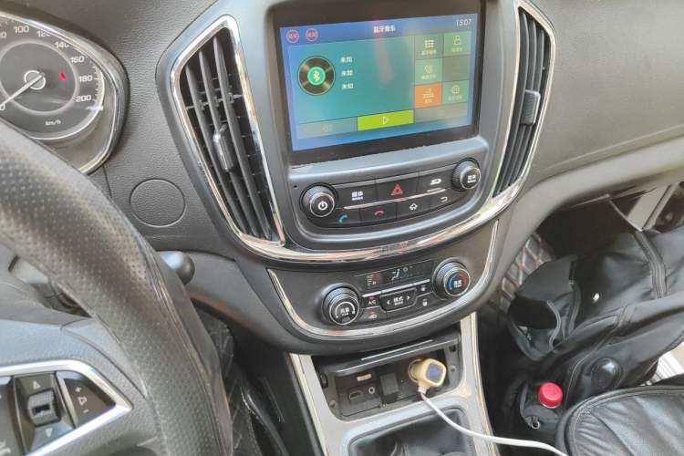 Used Baojun 560 2015 1.8L Manual Elite Edition Audio And AC Panel