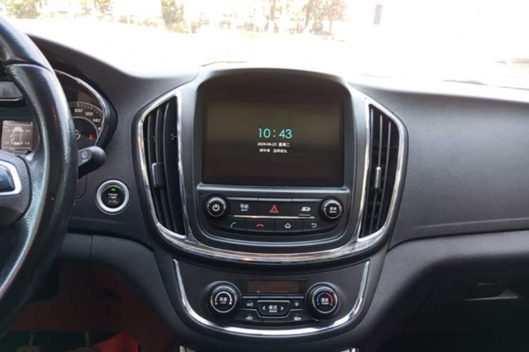 Used Baojun 560 2015 1.8L manual luxury version Audio And AC Panel
