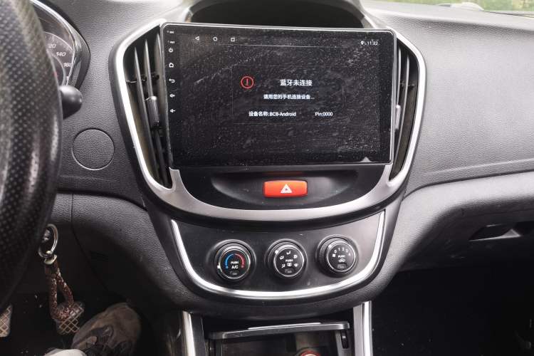 Used Baojun 560 2015 1.8L manual Comfort trim level Audio And AC Panel