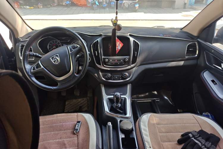 Used Baojun 560 2015 1.8L manual luxury version Center Console