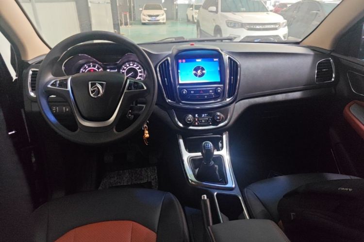Used Baojun 560 2015 1.8L Manual Elite Edition Center Console