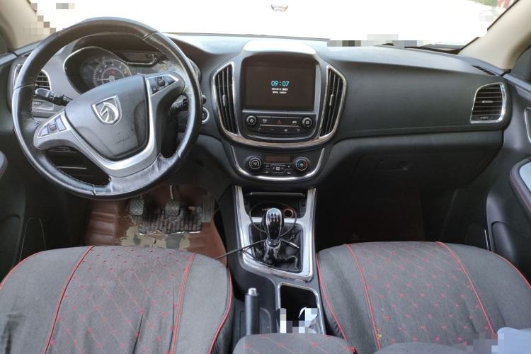 Used Baojun 560 2015 1.8L manual luxury version Center Console