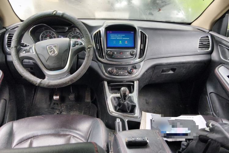 Used Baojun 560 2015 1.8L manual luxury version Center Console