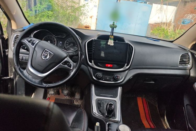 Used Baojun 560 2015 1.8L manual luxury version Center Console