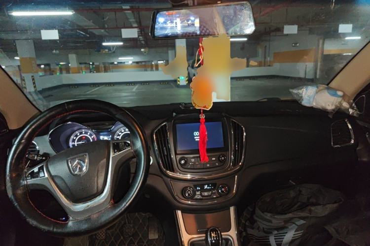 Used Baojun 560 2015 1.8L manual luxury version Center Console