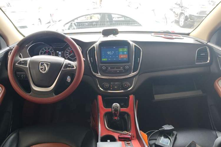 Used Baojun 560 2015 1.8L Manual Elite Edition Center Console