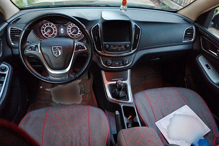 Used Baojun 560 2015 1.8L manual luxury version Center Console
