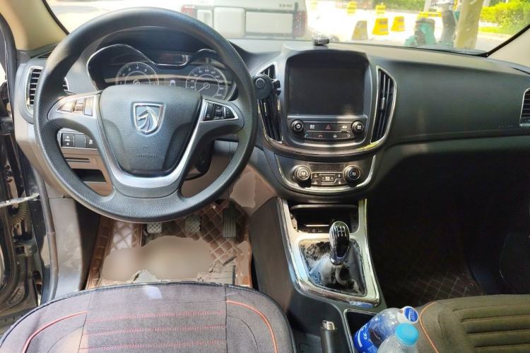 Used Baojun 560 2015 1.8L Manual Elite Edition Center Console