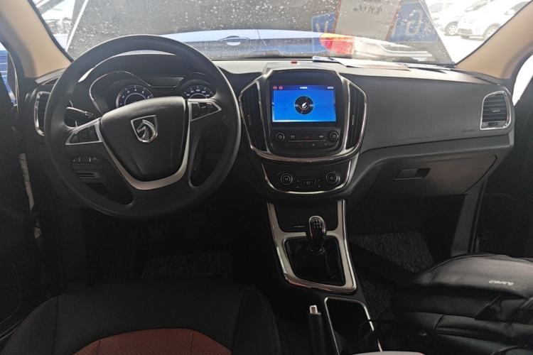 Used Baojun 560 2015 1.8L Manual Elite Edition Center Console