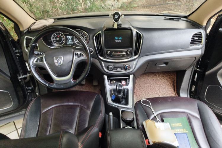 Used Baojun 560 2015 1.8L manual luxury version Center Console