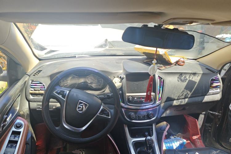 Used Baojun 560 2015 1.8L Manual Elite Edition Center Console