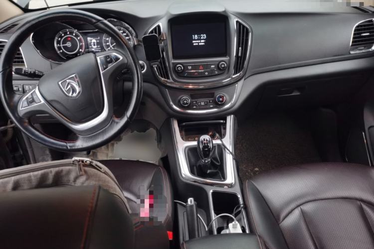 Used Baojun 560 2015 1.8L manual luxury version Center Console