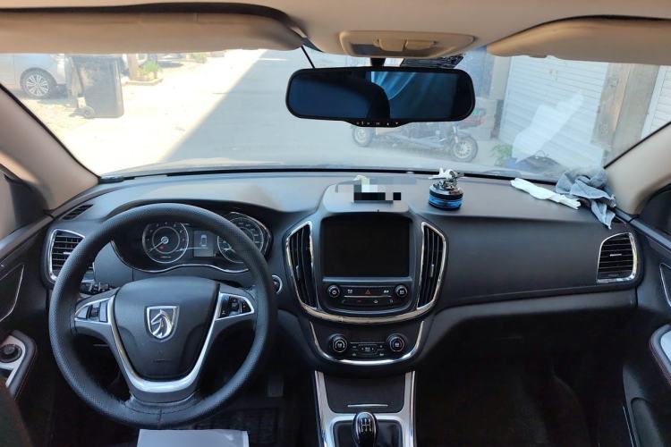Used Baojun 560 2015 1.8L manual luxury version Center Console