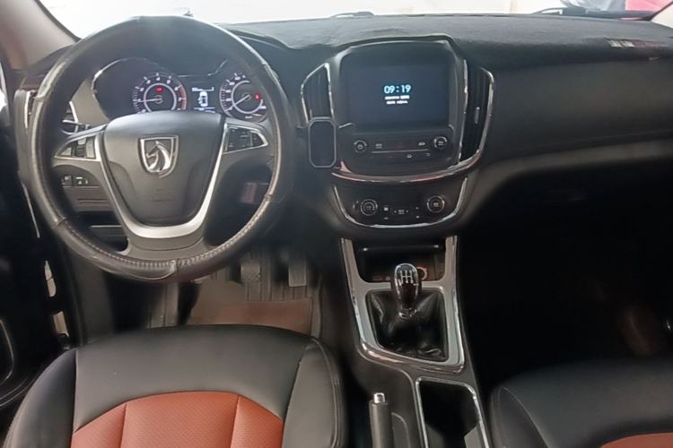 Used Baojun 560 2015 1.8L Manual Elite Edition Center Console