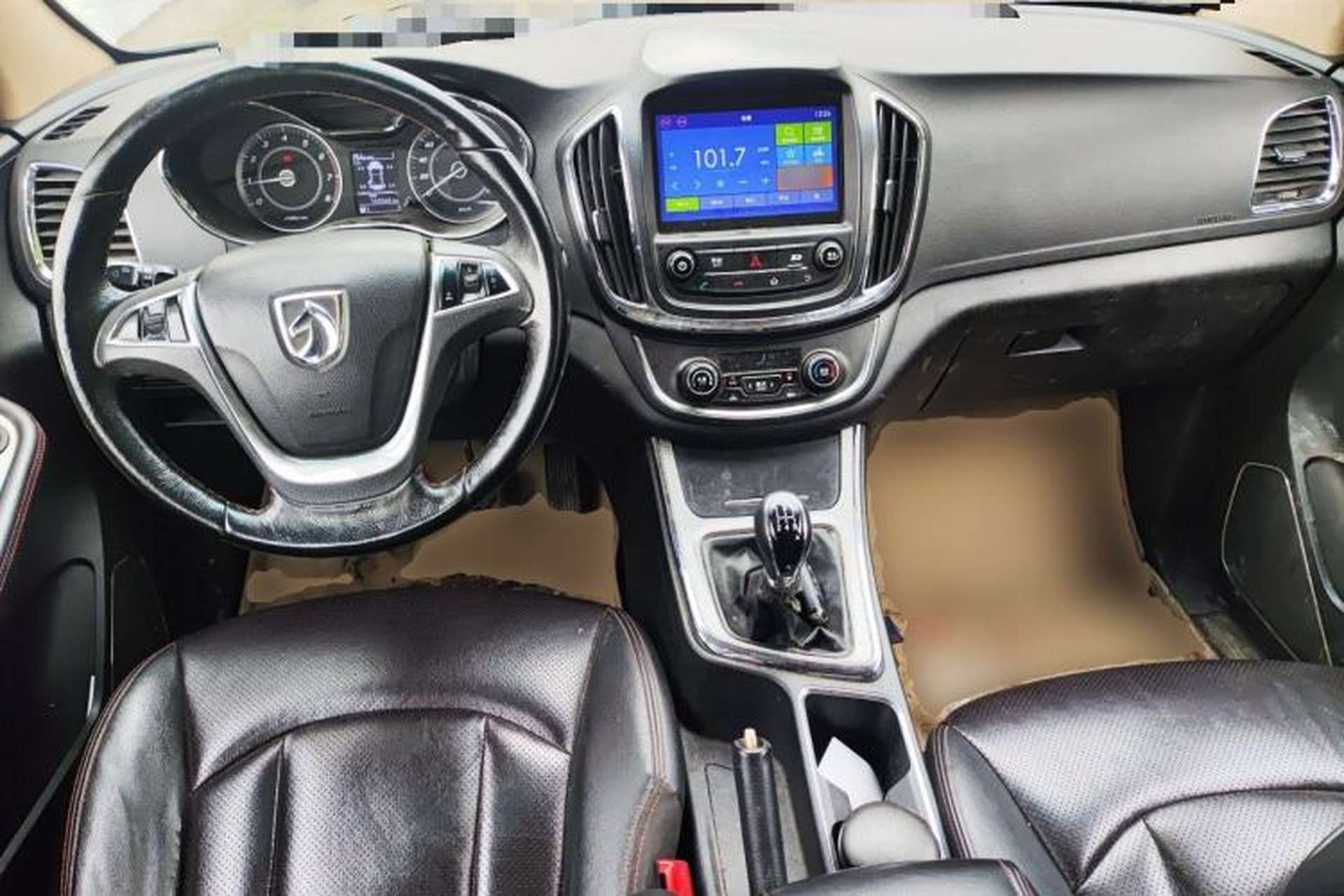 Used Baojun 560 2015 1.8L manual luxury version Center Console