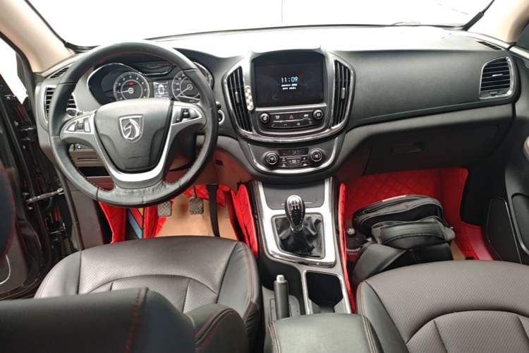 Used Baojun 560 2015 1.8L manual luxury version Center Console