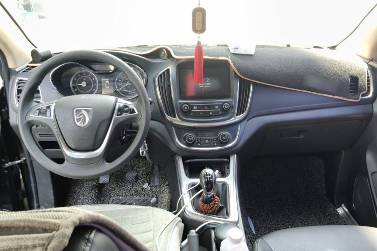 Used Baojun 560 2015 1.8L Manual Elite Edition Center Console