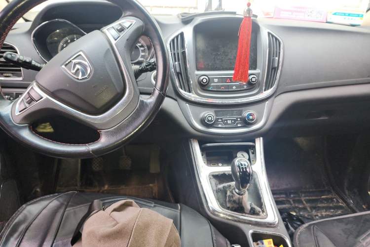 Used Baojun 560 2015 1.8L manual luxury version Center Console