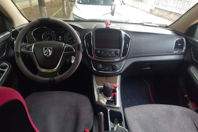 Used Baojun 560 2015 1.8L manual luxury version Center Console