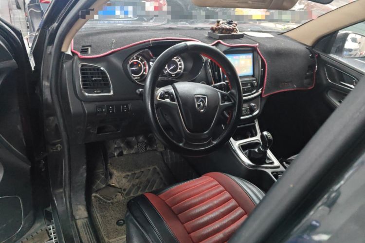 Used Baojun 560 2015 1.8L manual luxury version Center Console