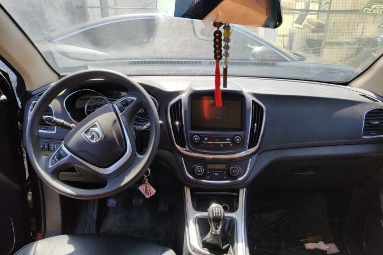 Used Baojun 560 2015 1.8L Manual Elite Edition Center Console