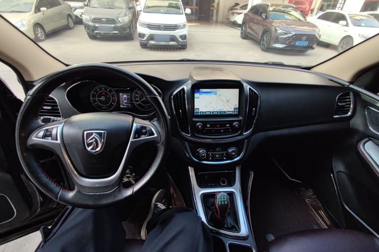 Used Baojun 560 2015 1.8L manual luxury version Center Console