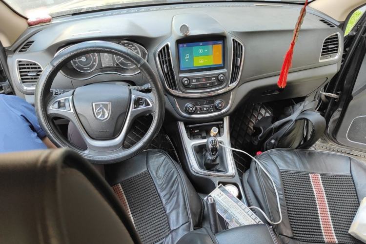 Used Baojun 560 2015 1.8L Manual Elite Edition Center Console
