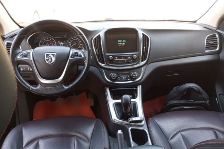Used Baojun 560 2015 1.8L manual luxury version Center Console