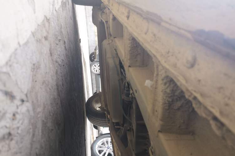 Used Baojun 560 2015 1.8L manual Comfort trim level Chassis Front Right