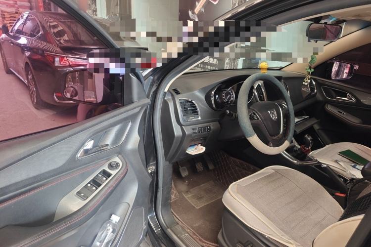 Used Baojun 560 2015 1.8L manual luxury version Driver Seat