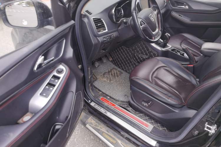Used Baojun 560 2015 1.8L manual luxury version Driver Seat