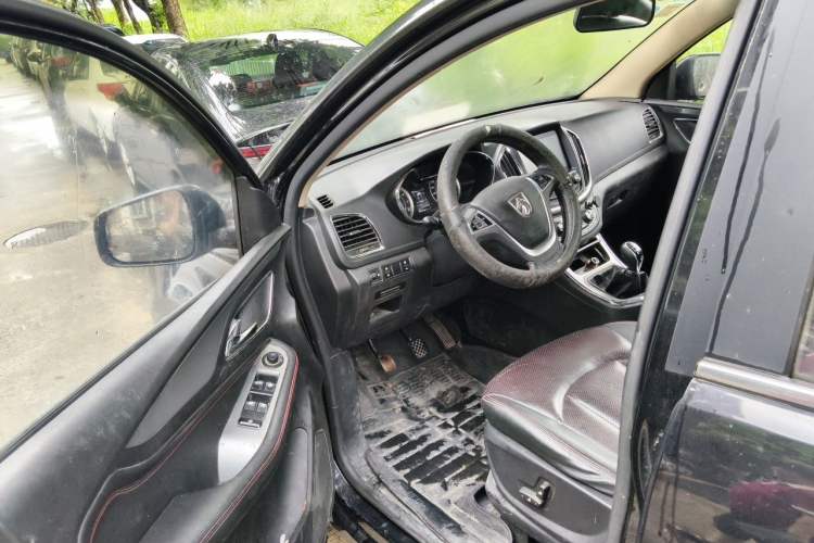 Used Baojun 560 2015 1.8L manual luxury version Driver Seat