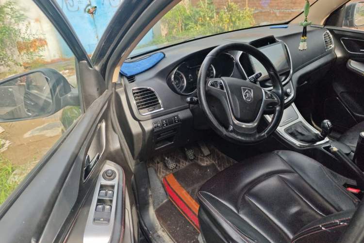 Used Baojun 560 2015 1.8L manual luxury version Driver Seat