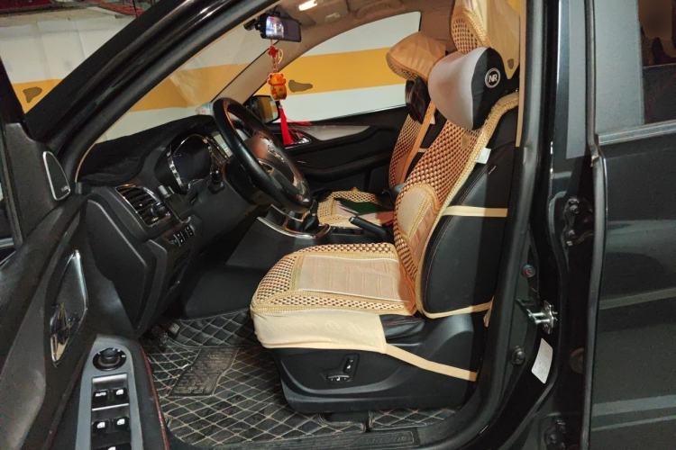 Used Baojun 560 2015 1.8L manual luxury version Driver Seat