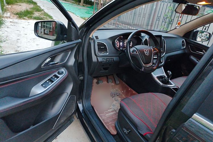 Used Baojun 560 2015 1.8L manual luxury version Driver Seat