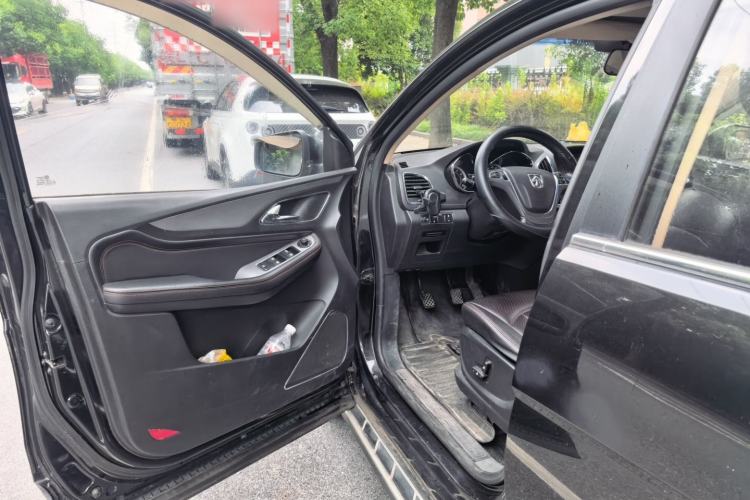 Used Baojun 560 2015 1.8L manual luxury version Driver Seat