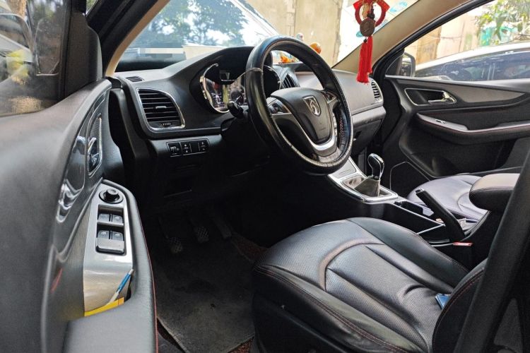 Used Baojun 560 2015 1.8L manual luxury version Driver Seat