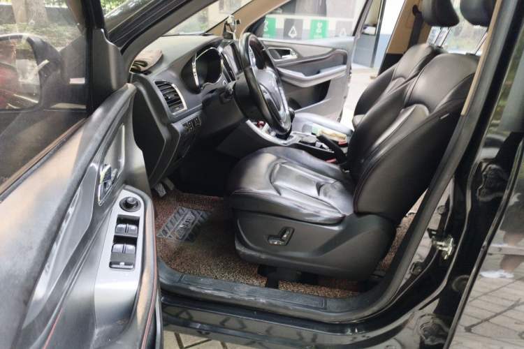 Used Baojun 560 2015 1.8L manual luxury version Driver Seat