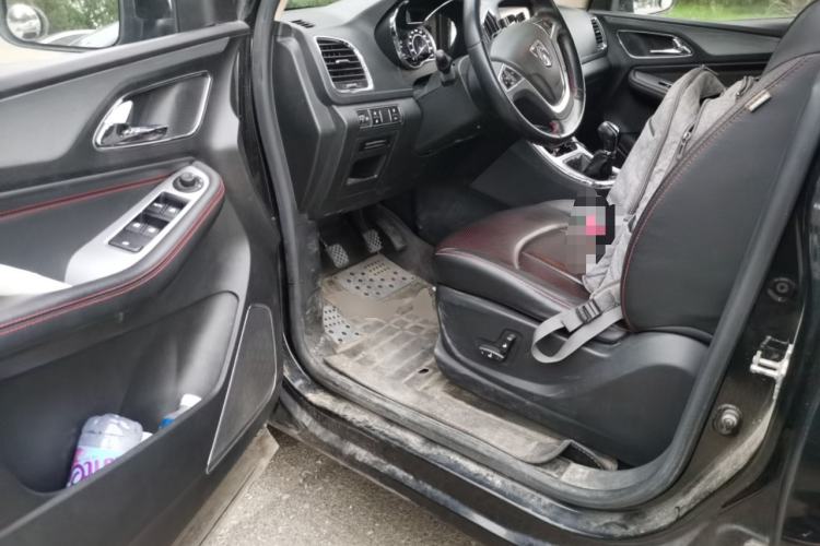 Used Baojun 560 2015 1.8L manual luxury version Driver Seat