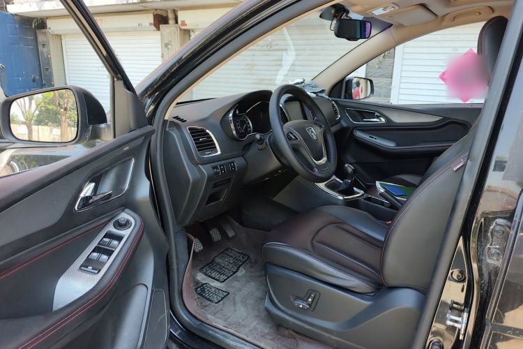 Used Baojun 560 2015 1.8L manual luxury version Driver Seat
