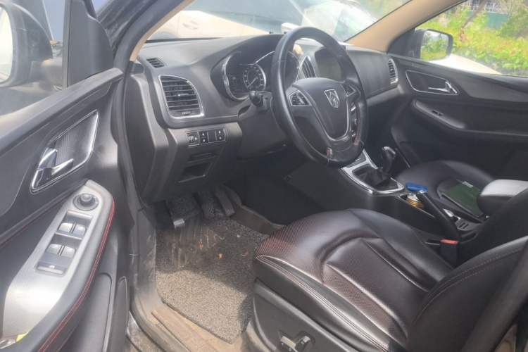 Used Baojun 560 2015 1.8L manual luxury version Driver Seat