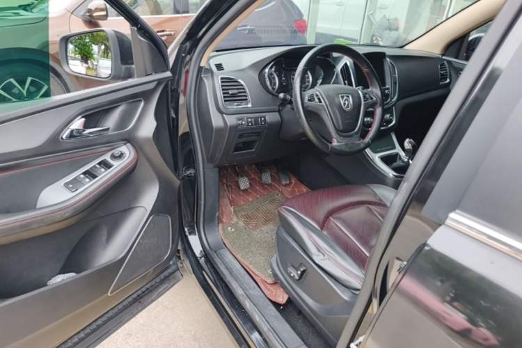 Used Baojun 560 2015 1.8L manual luxury version Driver Seat