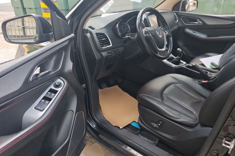 Used Baojun 560 2015 1.8L manual luxury version Driver Seat