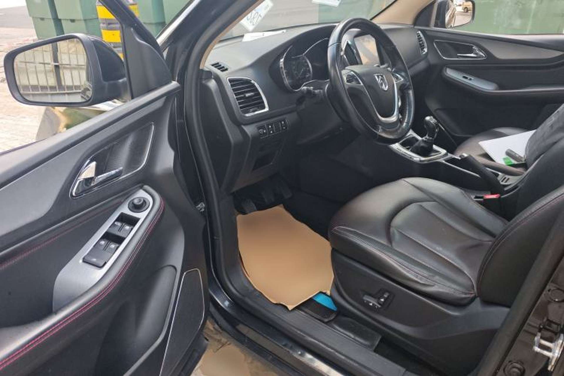 Used Baojun 560 2015 1.8L manual luxury version Driver Seat
