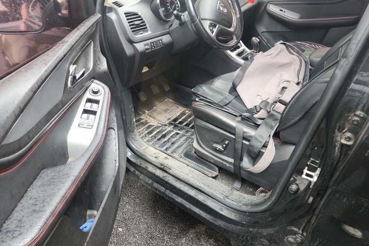 Used Baojun 560 2015 1.8L manual luxury version Driver Seat
