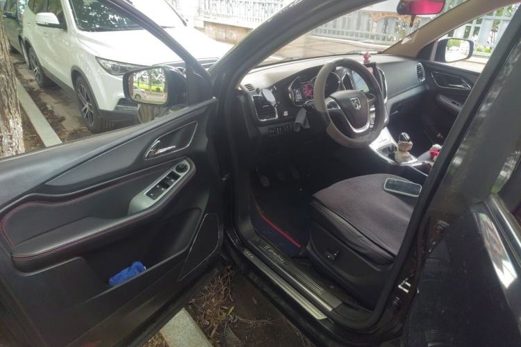 Used Baojun 560 2015 1.8L manual luxury version Driver Seat