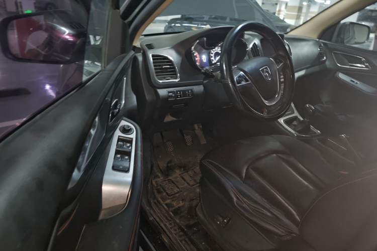 Used Baojun 560 2015 1.8L manual luxury version Driver Seat